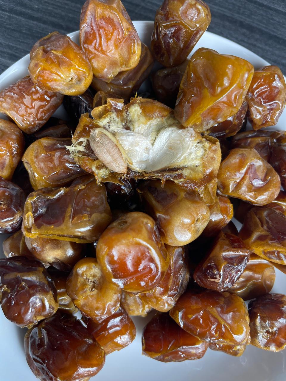 গাছ পাকা সুক্কারি খেজুর (Sukkari) – MANZILE